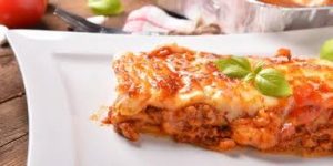 Лазанья рецепт класичний з болоньєзе та бешамелем